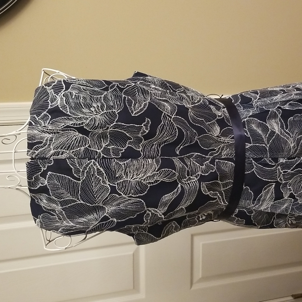 Stunning Tahari navy and white dress NWT - Picture 7 of 15